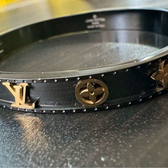 Louis Vuitton Black Enamel Gold Metal LV Motif Bangle – Medium - Picture 7 of 16
